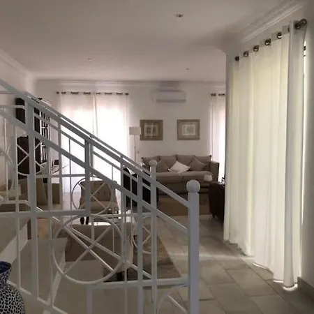 Pinheiro - 3 Bedrooms - Lawned Area - Balcony Алмансил