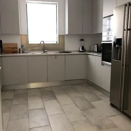 Pinheiro - 3 Bedrooms - Lawned Area - Balcony Вилла Алмансил